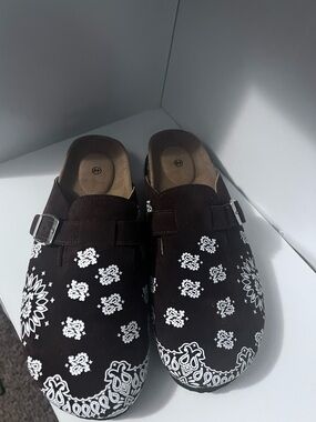 Women’s Brown Slip-On Clogs with White Bandana Print